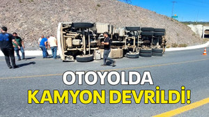 Otoyolda kamyon devrildi!